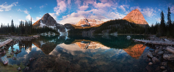 Panoramic view of lake and mountains against sky