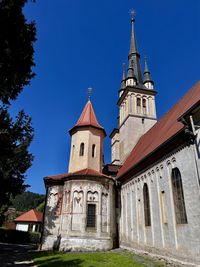 Low angle view of biserica sfântul nicolae church in brasov