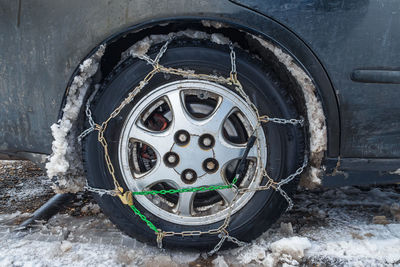 Snow chains on