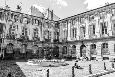 Statue of historic building against sky