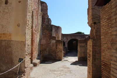 Old ruin building against sky