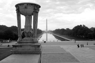 People in front of washington monument