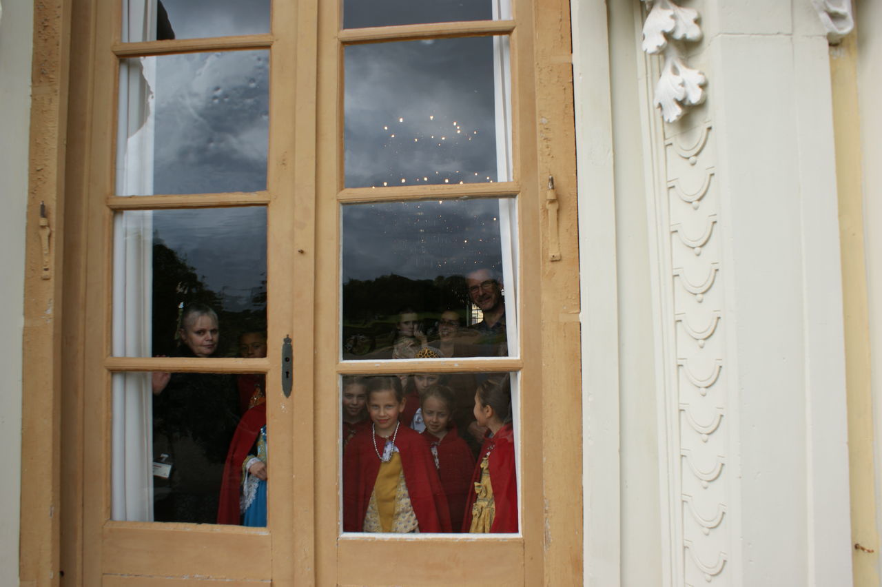 Children at door