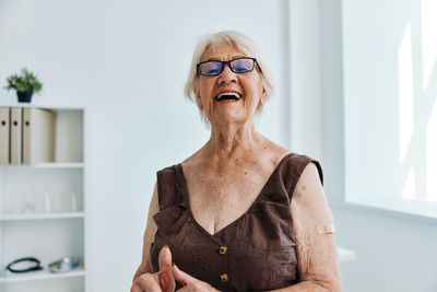 Portrait of smiling woman wearing hat