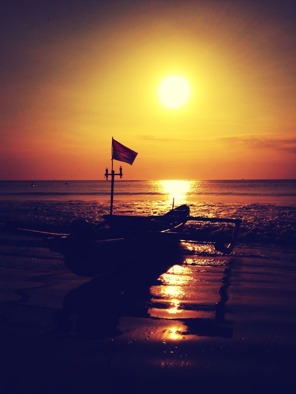 sunset, sea, horizon over water, sun, water, orange color, scenics, tranquil scene, beauty in nature, tranquility, beach, sky, idyllic, reflection, silhouette, shore, nature, sunlight, ocean, rippled