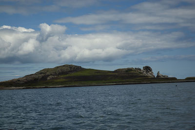 Below the hilly headland at the northern boundary of dublin bay lies the fishing village of howth