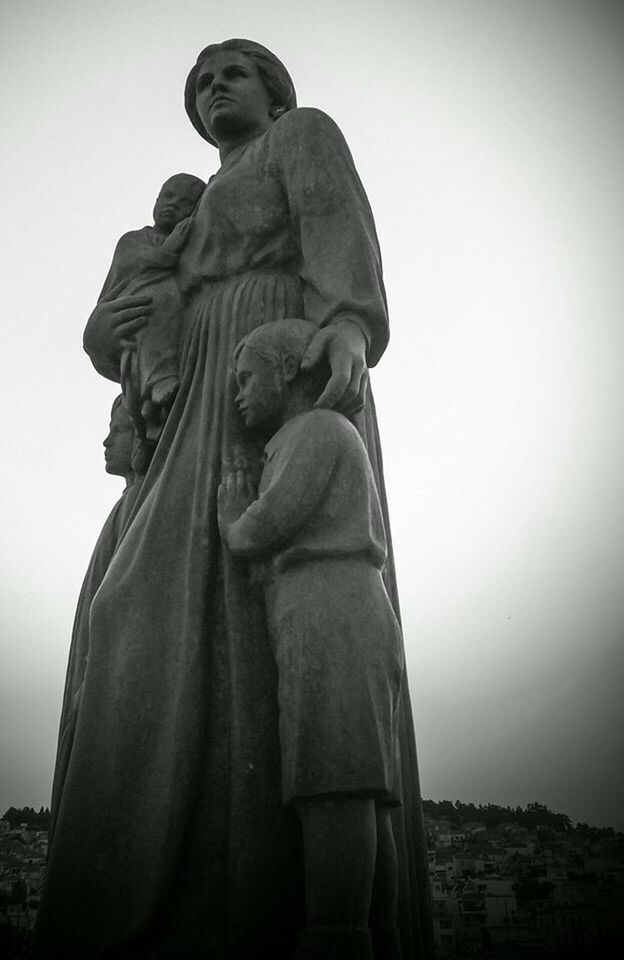 STATUE OF LIBERTY AGAINST SKY