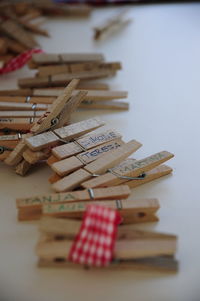 Text on wooden clothespins over table