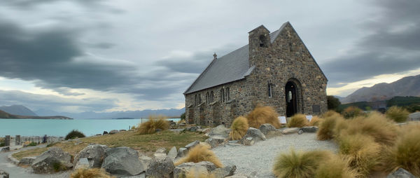 Historic building by mountains against sky