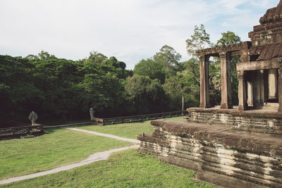 View of old ruin temple against sky