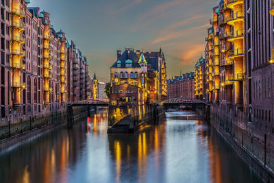 Wasserschloss in hamburg at night