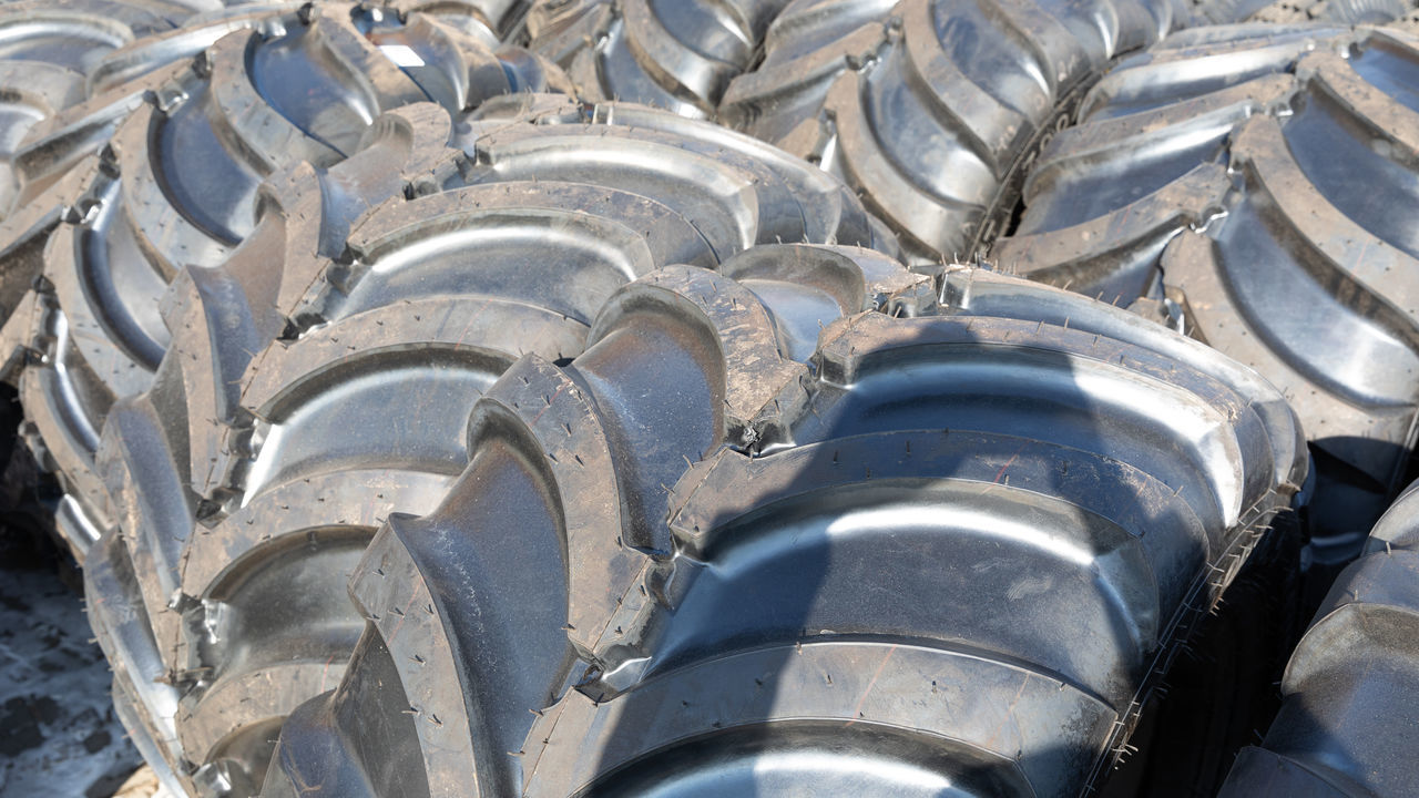 tire, automotive tire, day, high angle view, no people, metal, natural rubber, wheel, sunlight, automotive exterior, large group of objects, iron, outdoors, close-up, full frame, backgrounds, tread, nature, in a row, rubber, synthetic rubber, pattern