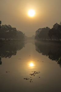 Sunrise scene over pond of park at rajpath, new delhi, india