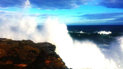 Waves splashing on rocks