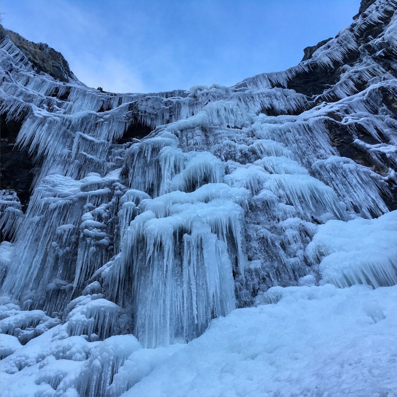 snow, winter, cold temperature, season, weather, frozen, mountain, covering, beauty in nature, tranquil scene, scenics, nature, tranquility, white color, snowcapped mountain, clear sky, blue, low angle view, landscape, rock - object