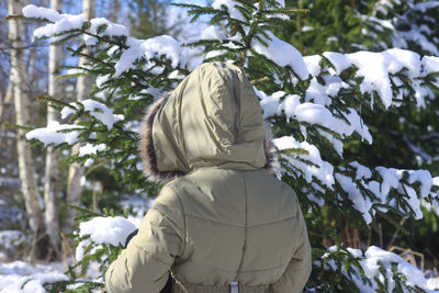 Child walks in winter forest