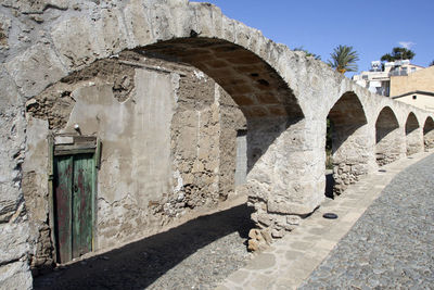 Old ruin building against sky