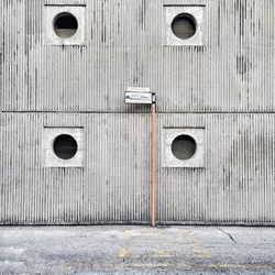 Empty bus stop sign against the wall