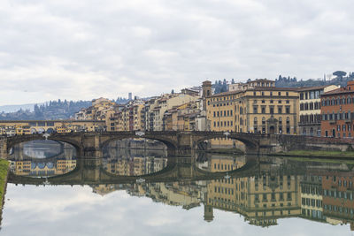 Santa trinita bridge on the arno river 