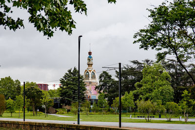 Statue by trees against sky