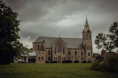 St. patrick roman catholic church in cairo, il on a cloudy, gloomy day.