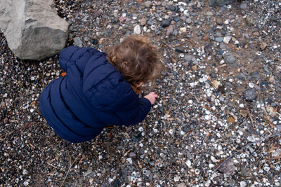 Collecting stones 