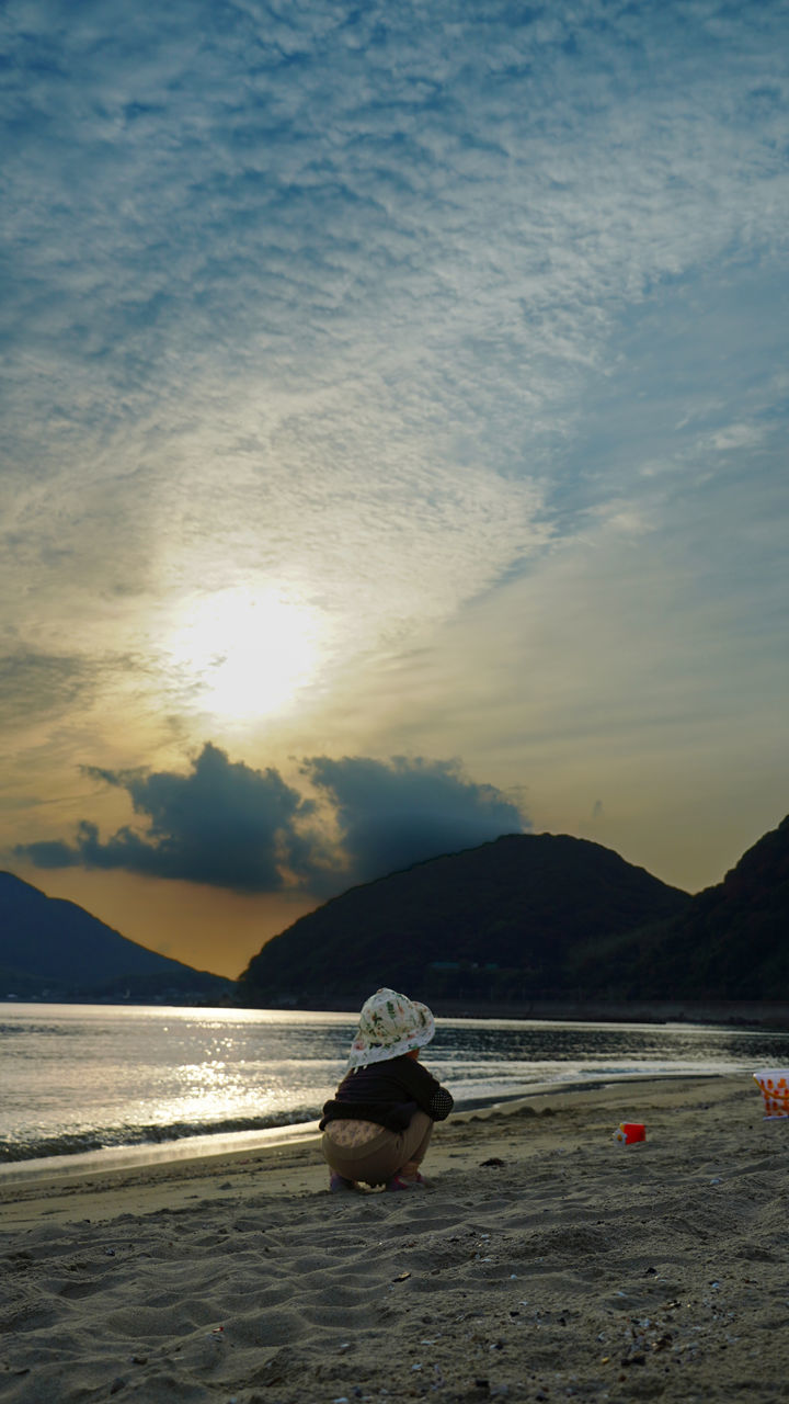 自然 ネイチャー 夕暮れ 夕日 サンセット 海 風景 Japan 後ろ姿 Sky Water Cloud - Sky Mountain Sea Beauty In Nature Scenics - Nature Nature Beach Sun Sunlight Sunset