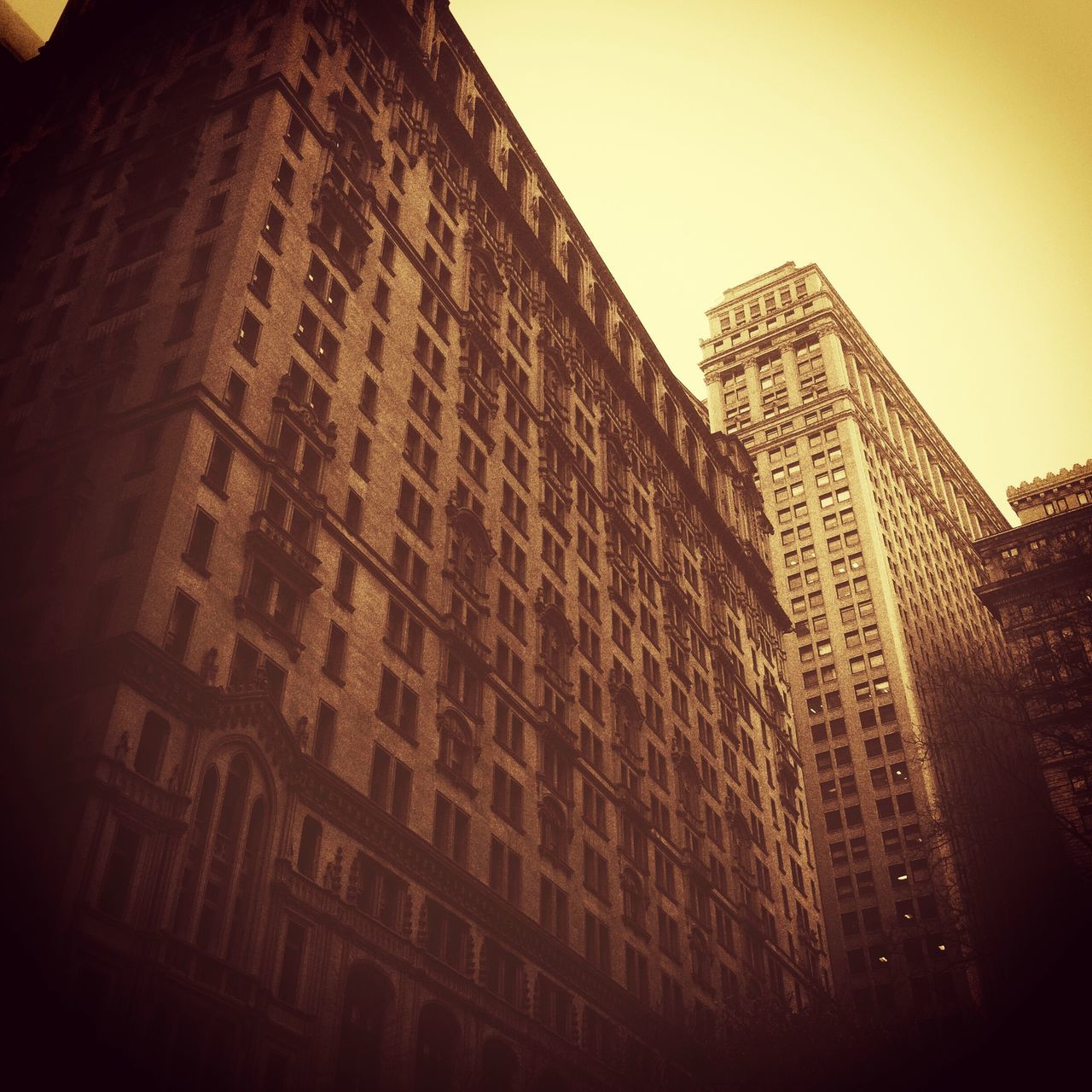 LOW ANGLE VIEW OF MODERN BUILDINGS AGAINST SKY