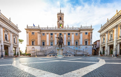 Statue of historic building against sky in city