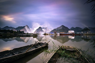 Panoramic view of lake and mountains against sky