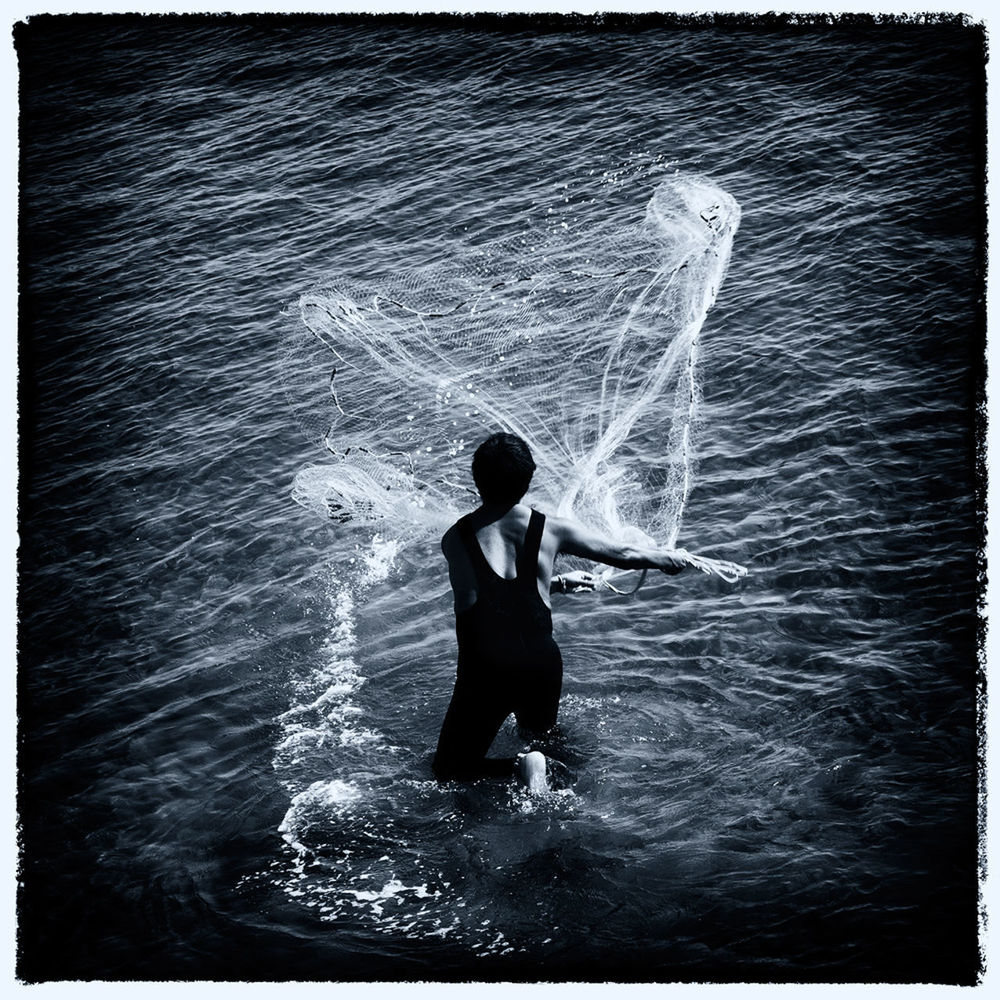 SILHOUETTE MAN STANDING IN SEA