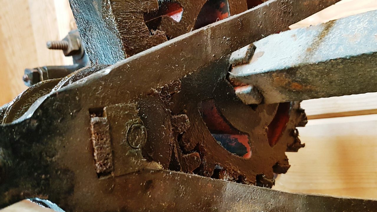 CLOSE-UP OF RUSTY MACHINE PART OF MACHINERY