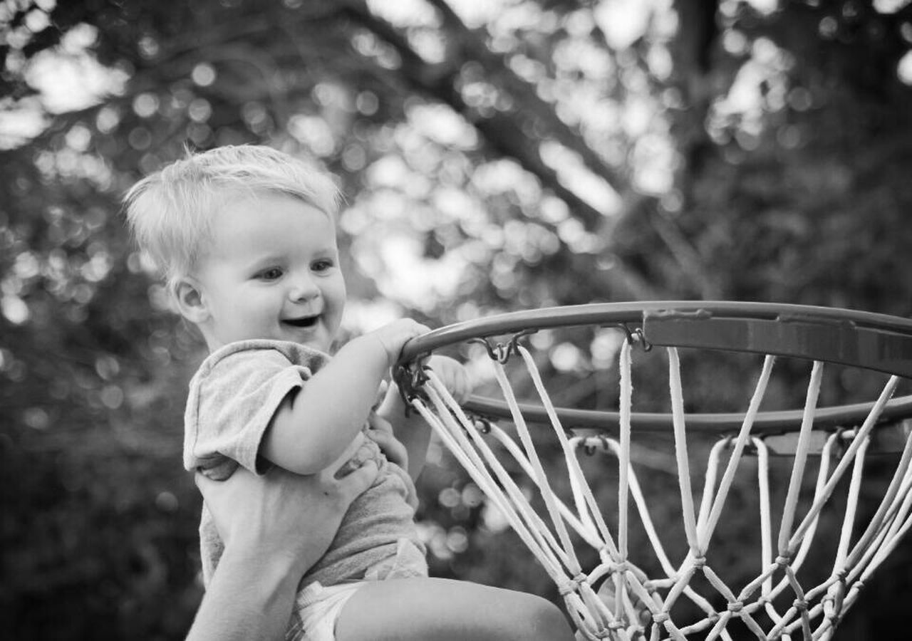 childhood, lifestyles, leisure activity, focus on foreground, elementary age, person, boys, waist up, casual clothing, tree, innocence, holding, three quarter length, park - man made space, side view, girls, sitting, headshot