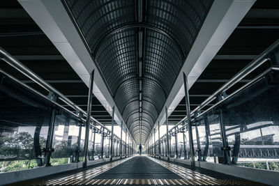Elevated walkway or skywalk, link bridge or footbridge for people to travel between buildings
