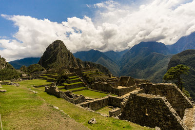 Scenic view of machu picchu against cloudy sky