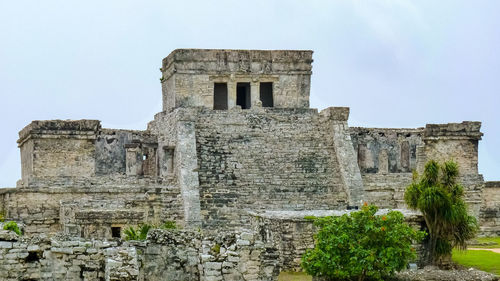 Old ruin building against sky