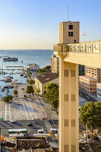 View of the bay of all saints and lacerda elevator in the famous city of salvado at sunsetr, bahia