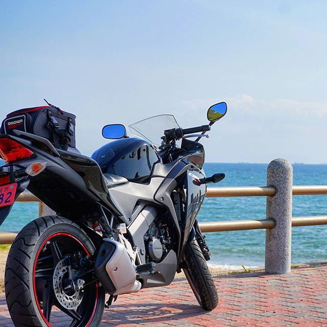 sea, transportation, mode of transport, horizon over water, bicycle, water, blue, sky, land vehicle, tranquility, parking, stationary, scenics, nature, day, beauty in nature, tranquil scene, travel, beach, sunlight