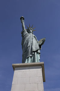 Statue of liberty against sky