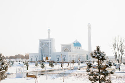 Tashkent, uzbekistan. december 2020. white mosque minor in winter on a sunny day