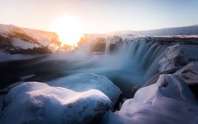 Sun shining over mountain