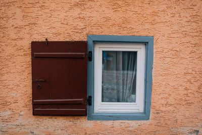 Window on wall