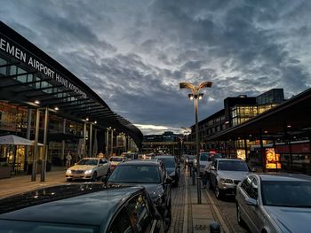 Traffic on road in city