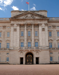 Low angle view of building buckingham palace
