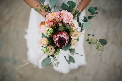 Cropped hand of woman holding bouquet