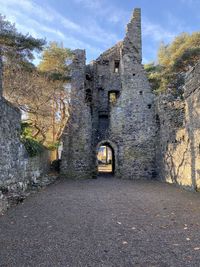 Old ruin building against sky