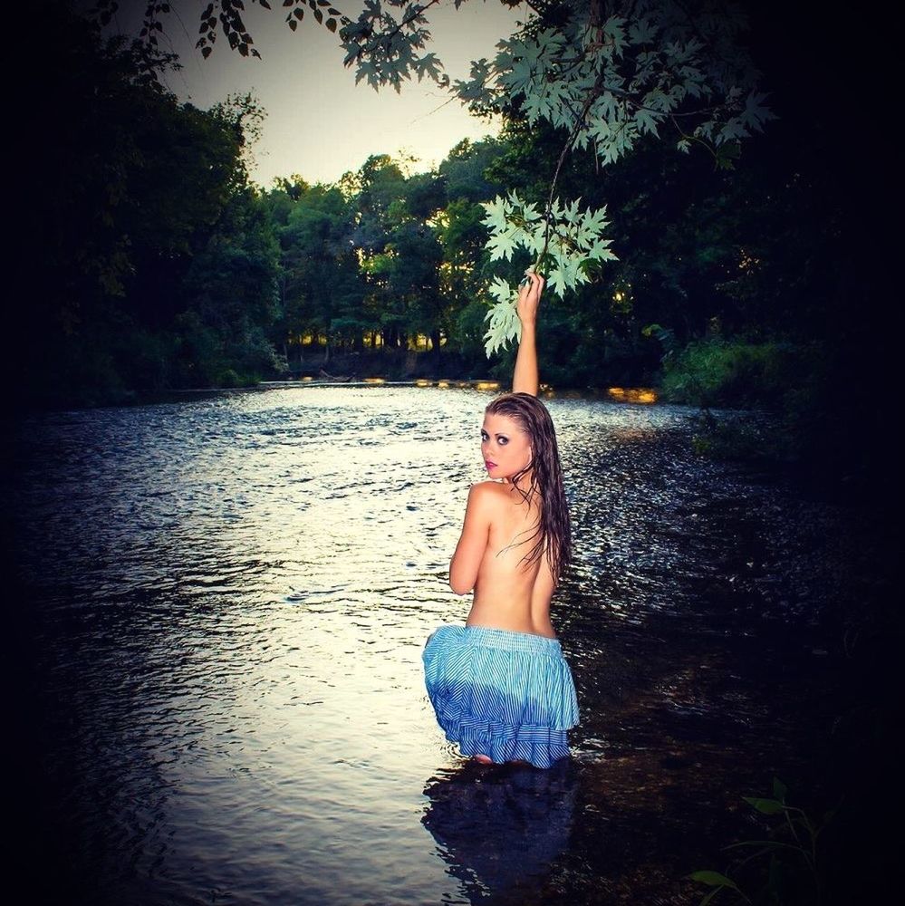 PORTRAIT OF YOUNG WOMAN IN WATER