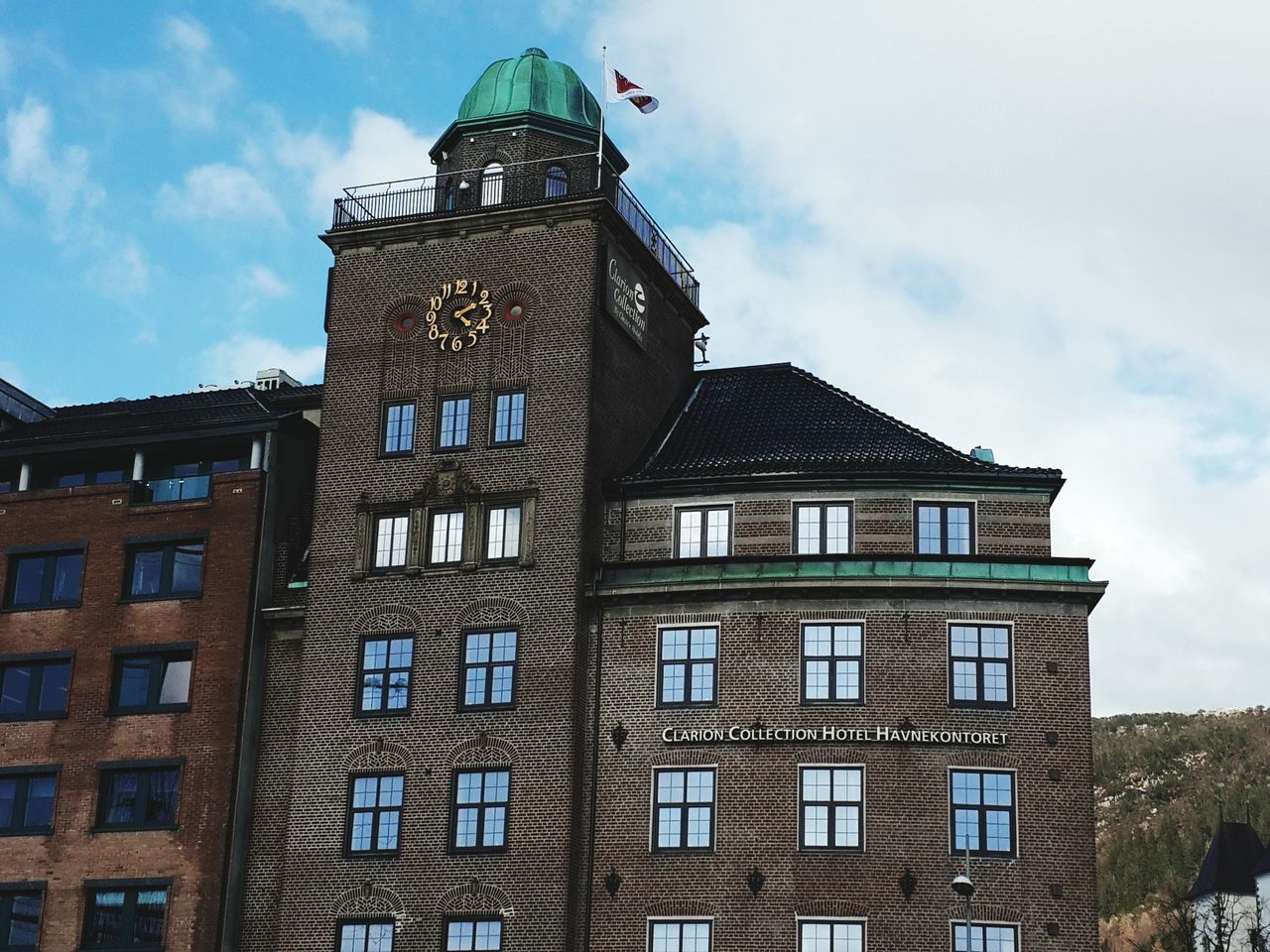 window, building exterior, architecture, built structure, low angle view, sky, city, tower, tall - high, outdoors, day, cloud - sky, city life, facade, high section, no people, history, historic, government building, national flag, geometric shape, exterior