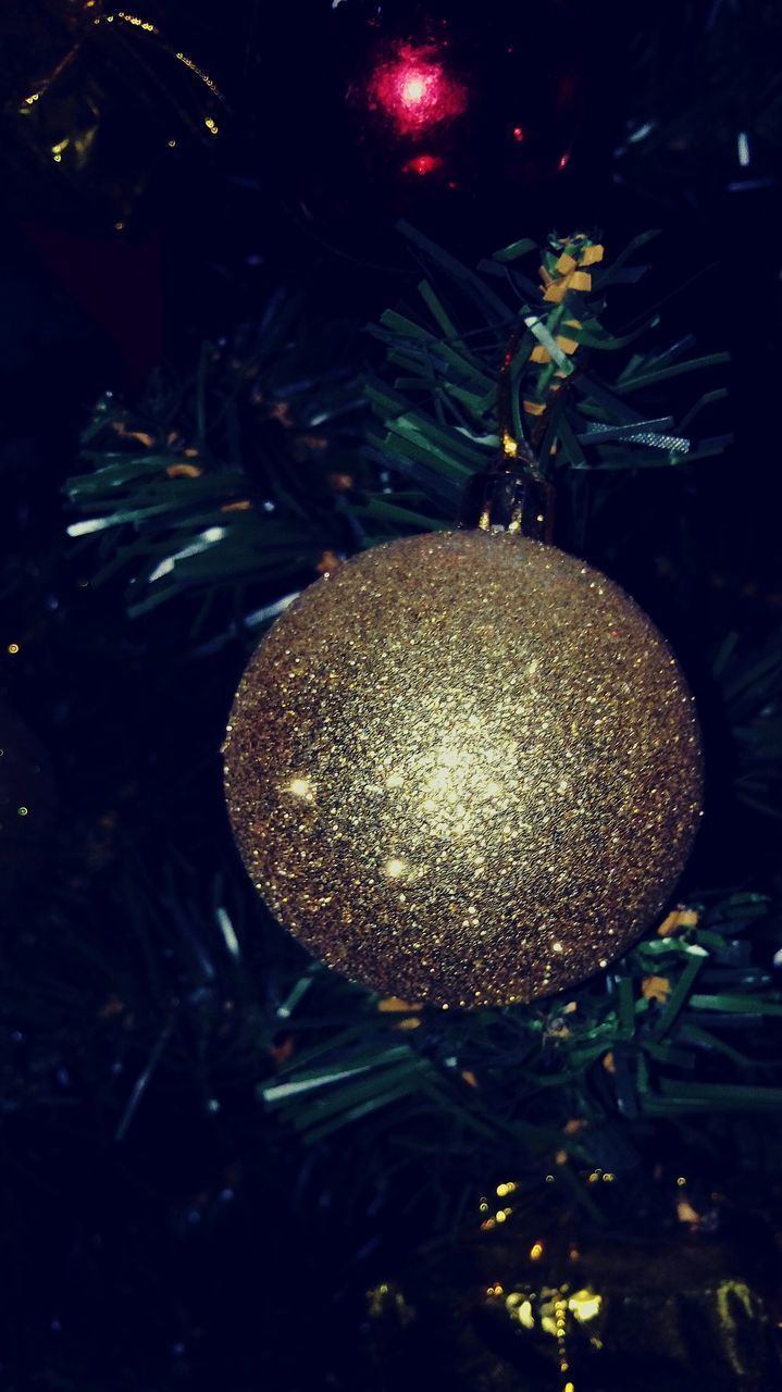 CLOSE-UP OF DECORATED CHRISTMAS TREE