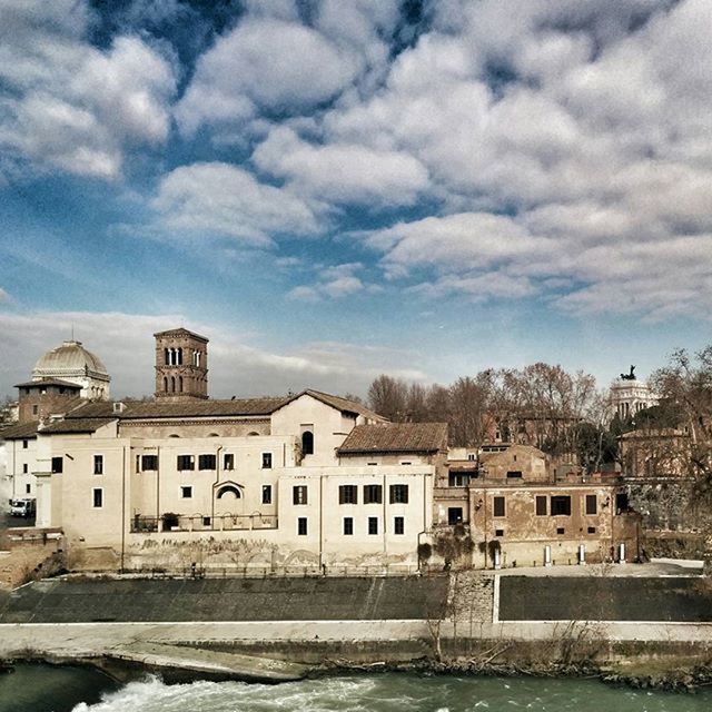 building exterior, architecture, built structure, sky, cloud - sky, water, cloudy, house, cloud, residential structure, residential building, weather, day, outdoors, city, river, building, waterfront, town, no people